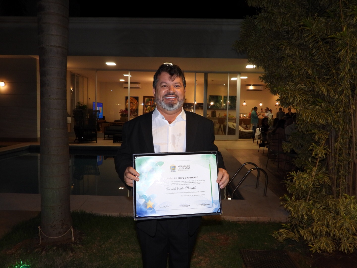 Carlos Bernardo Director Ejecutivo de la Universidad Central del Paraguay recibe titulo de Ciudadano Sulmatogrossense