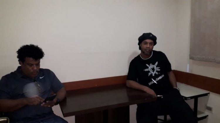 Caso Ronaldinho refleja vigencia de mafia de cédulas y pasaportes falsos