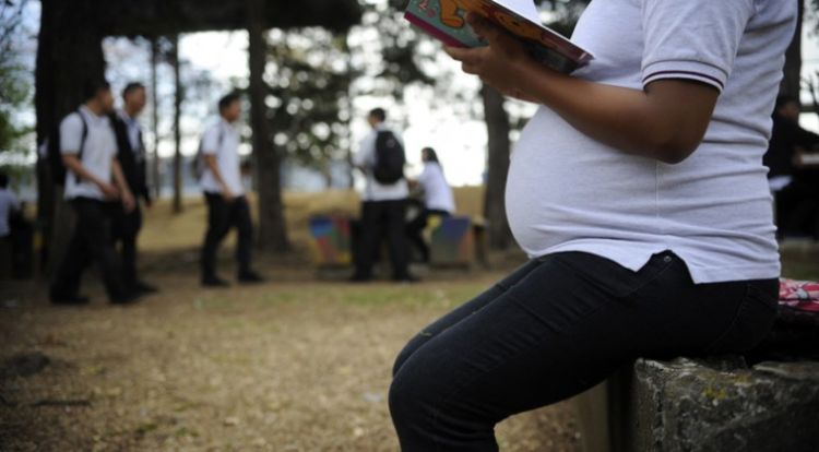 Embarazadas pueden vacunarse desde las 12 semanas, incluyendo las adolescentes