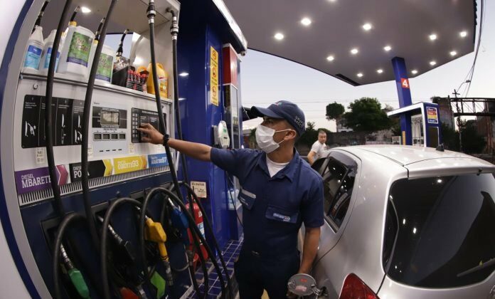 Petropar bajaría precio del combustible recién en octubre