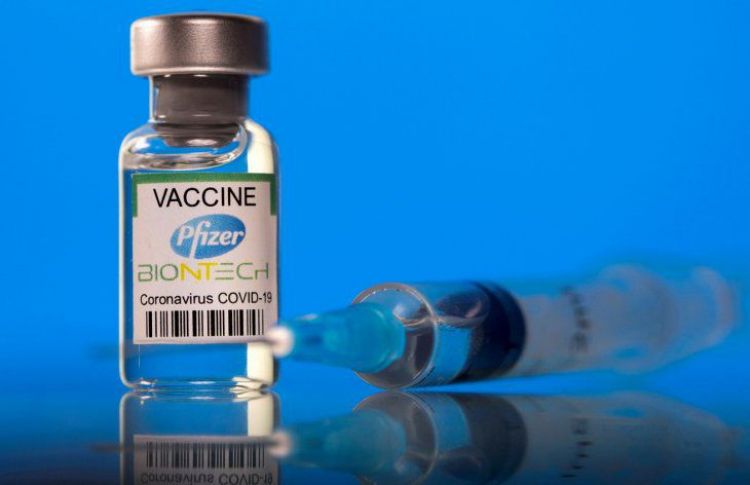 Pfizer prevé el regreso a la "vida normal" en "un año" gracias a vacunas