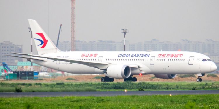 Un avión con 132 personas se estrella en el suroeste de China