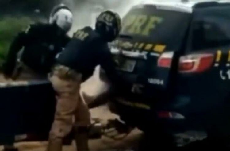 Bolsonaro pide justicia “sin exagerar” para policías tras muerte por asfixia en maletero