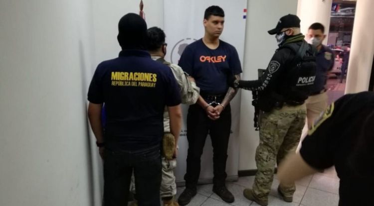 Migraciones expulsa a cinco brasileños que forman parte del PCC
