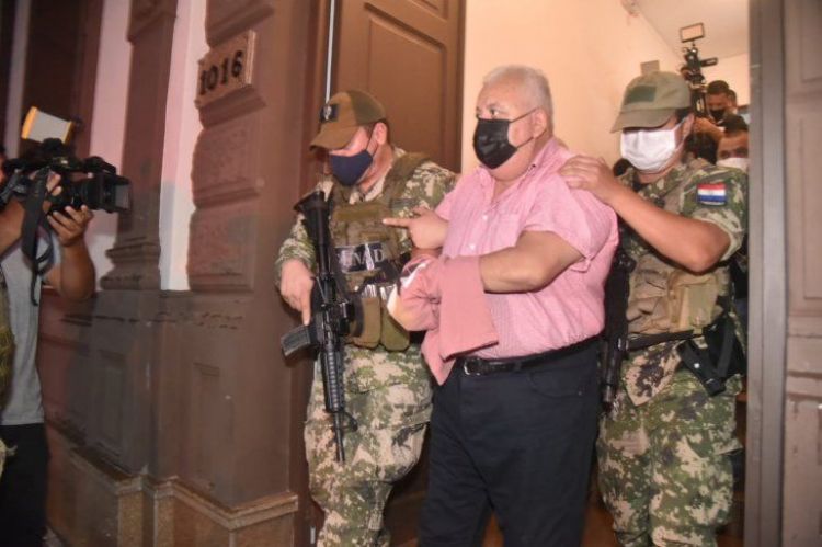 El ex diputado Juan Carlos Ozorio es llevado esposado a la Senad