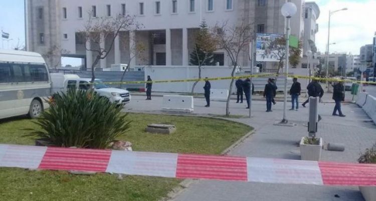 Ataque suicida a la embajada de Estados Unidos en Túnez: hay al menos cinco heridos