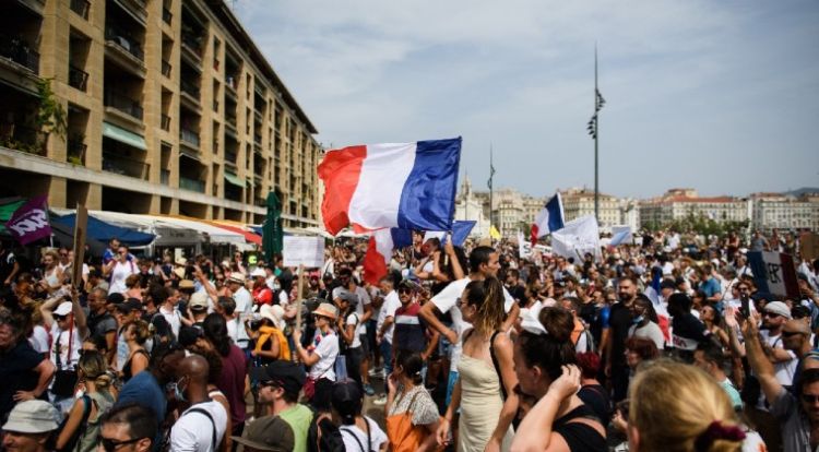 París prohíbe protesta contra medidas anticovid inspirada de movimiento en Canadá