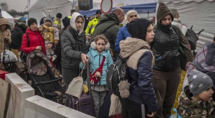 Refugiados ucranianos que huyen de la guerra superan ya los 4 millones