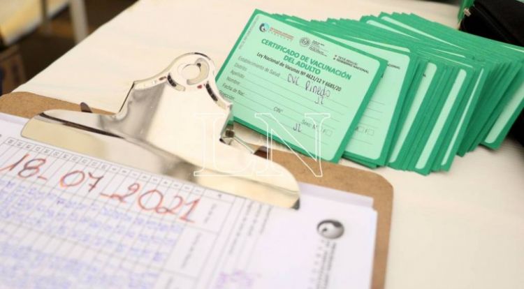 Negarse a la vacuna no es motivo legal de despido laboral