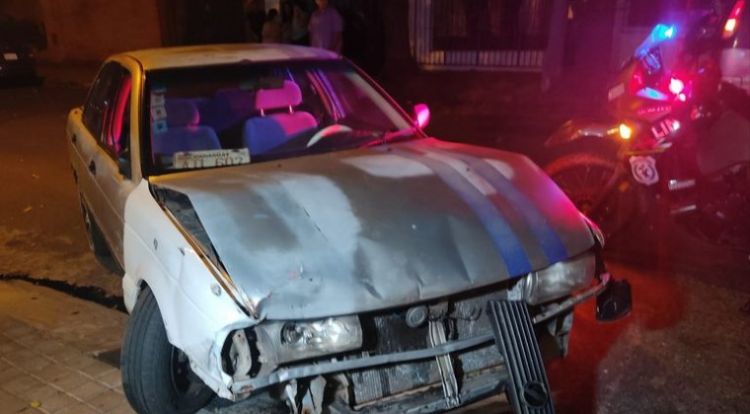 Ingresó de contramano y chocó contra varios autos, no pudo hacer el alcotest