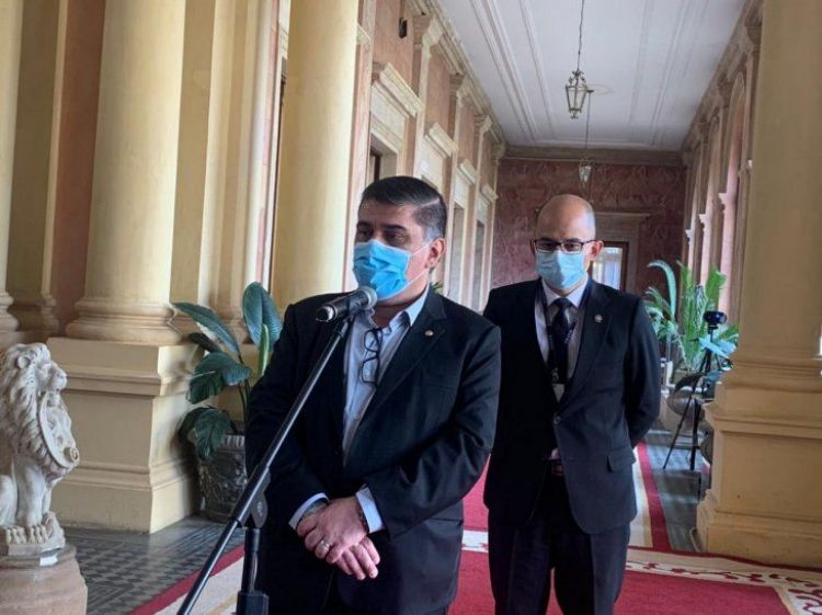 Gobierno confirma que analiza intercambiabilidad de vacunas
