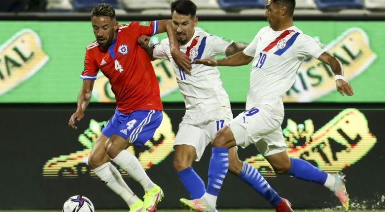 Paraguay se desmorona en tres minutos y cae en Santiago