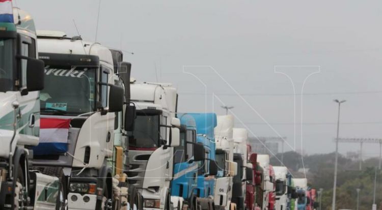 Un sector de los camioneros no acepta tarjeta de Petropar