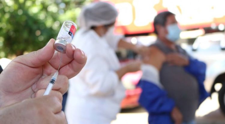 Vacunación se reanuda hoy, en medio de aumento de contagios