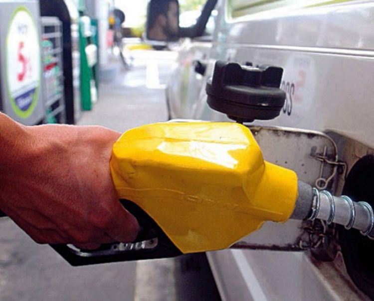 Gobierno y emblemas pulsean por definir suba de naftas por el ISC