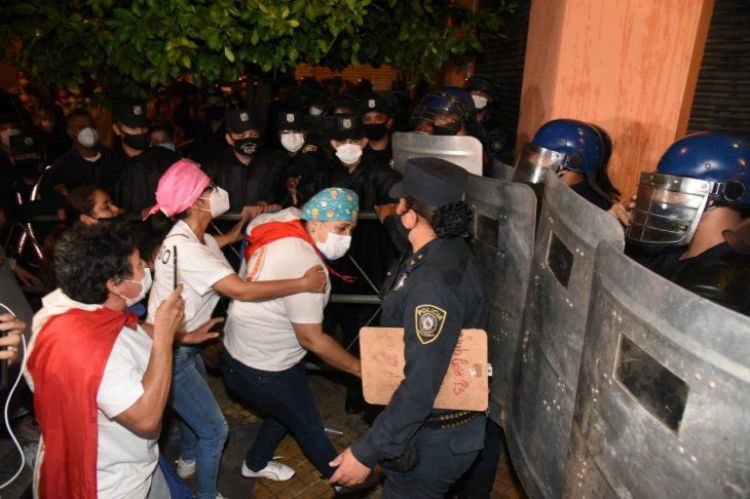 Se registran incidentes frente a Hacienda durante manifestación de personal de blanco
