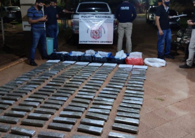Desconocidos abandonan marihuana tras persecución policial