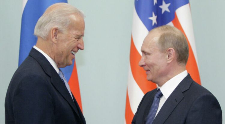Biden eleva el tono contra Putin y le llama “dictador asesino”