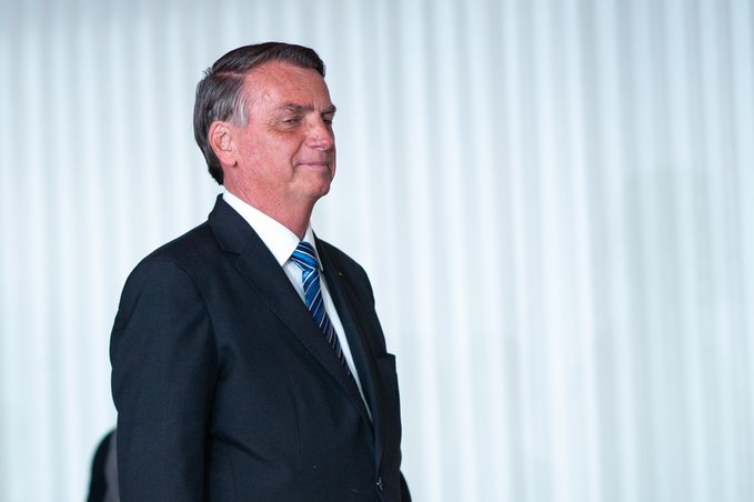 Bolsonaro al fin se pronuncia y dice que "seguirá fiel a la Constitución"