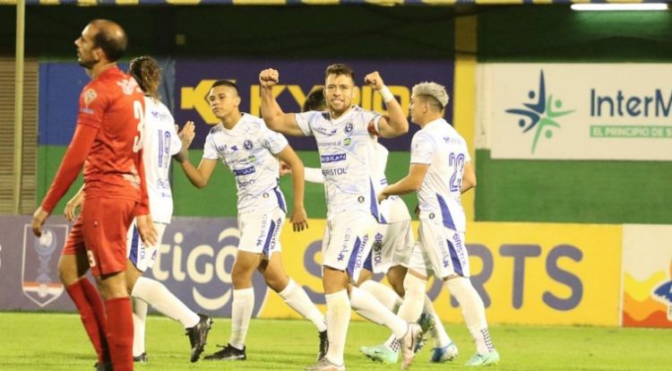 Debuta y golea para continuar en camino en la Copa de Todos