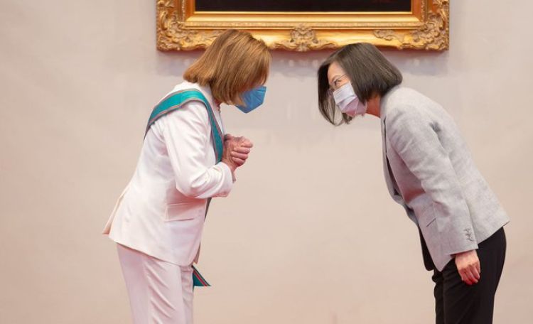 Pelosi abandona Taiwán tras visita que cruzó la "línea roja" de China