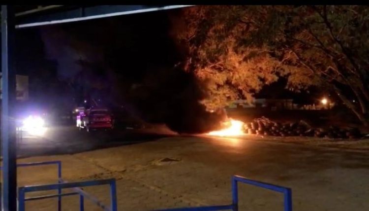 QUEMARON CUBIERTAS EN PROTESTA POR CIERRE DE FRONTERA EN PJC.