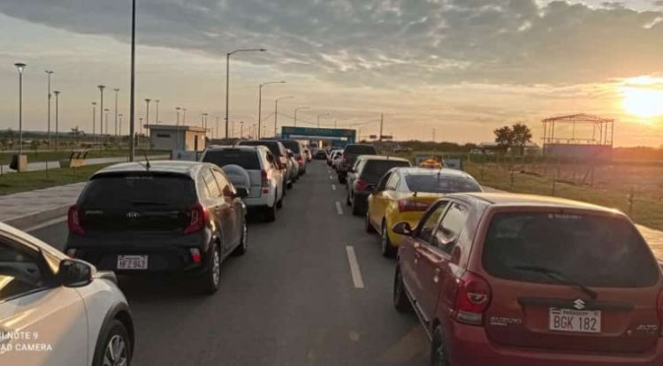 Desde hoy hasta el miércoles vacunan a los de 50 años cumplidos