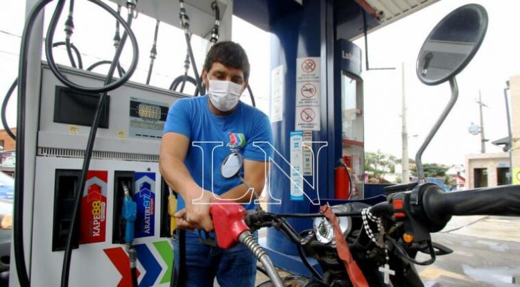 Marchan contra la suba del precio del combustible