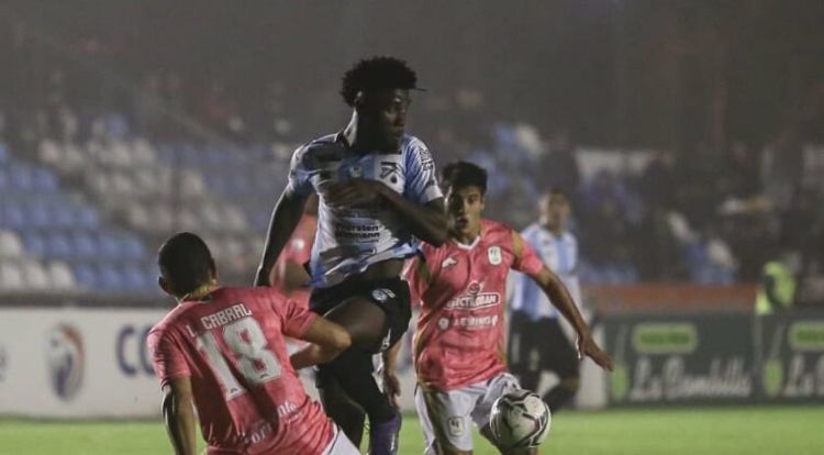 La acción corre por cuenta de Tacuary y Guaireña
