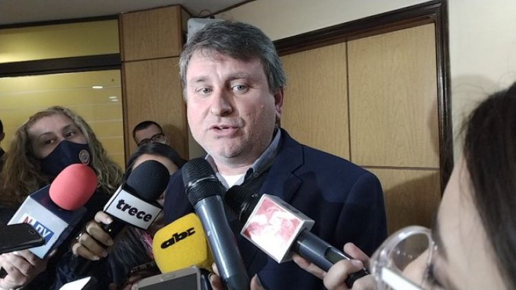 Petropar confirma suba y solo falta definir monto por  cada combustible
