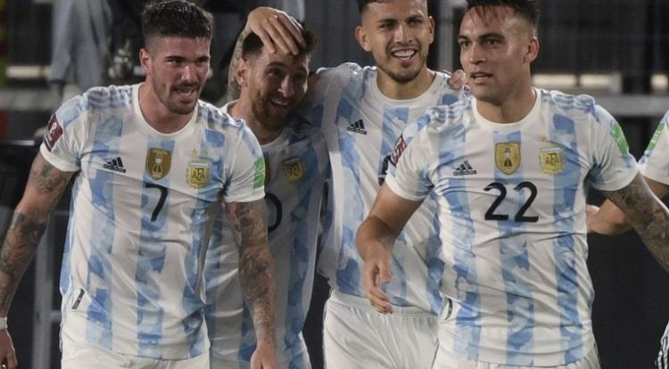 Argentina doblega a Uruguay y Messi llega a 80 goles con la Albiceleste