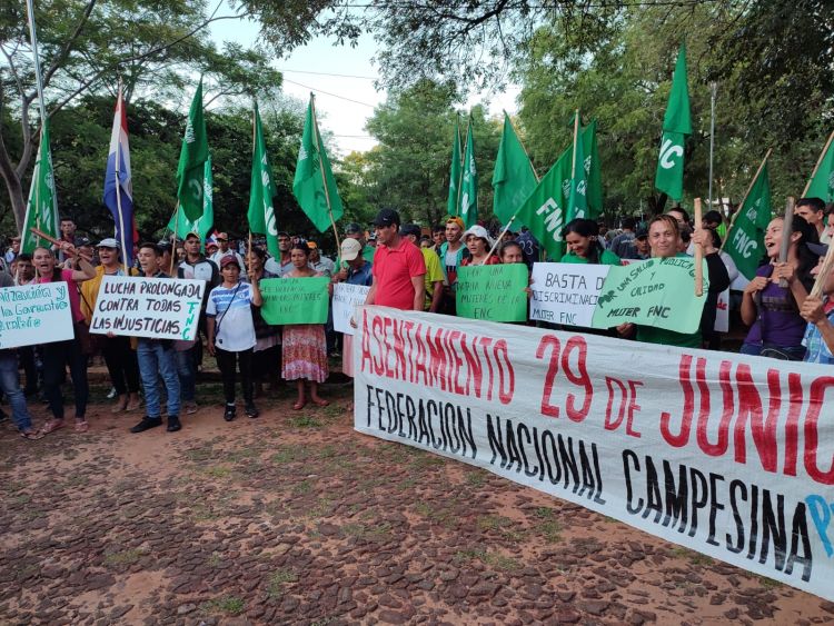 Campesinos marchan hoy por la derogación de Ley Zavala-Riera