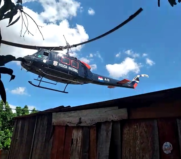 Helicóptero de la Policía Nacional destecha y ocasiona daños a una vivienda