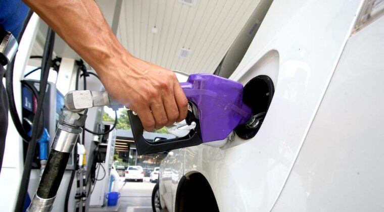Camioneros se reúnen con el Ejecutivo: piden bajar precio del combustible