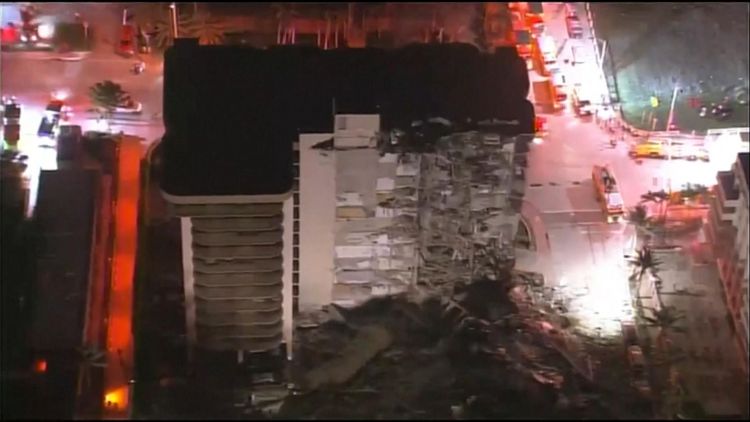Se derrumbó un edificio residencial en Miami: al menos un muerto y varios heridos