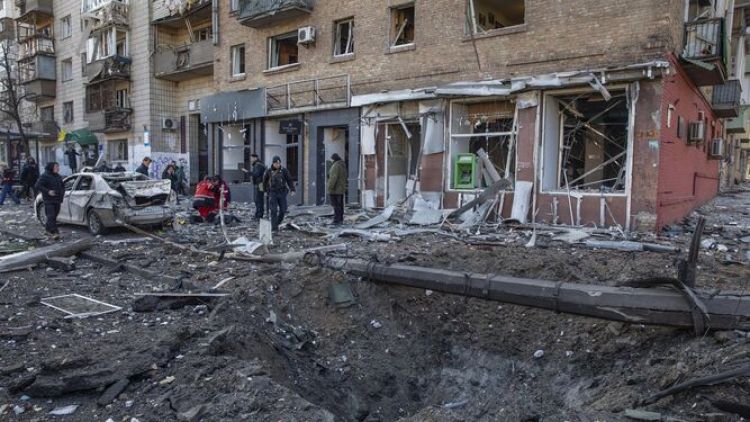 Veinte días de guerra: siguen bombardeos y diálogos