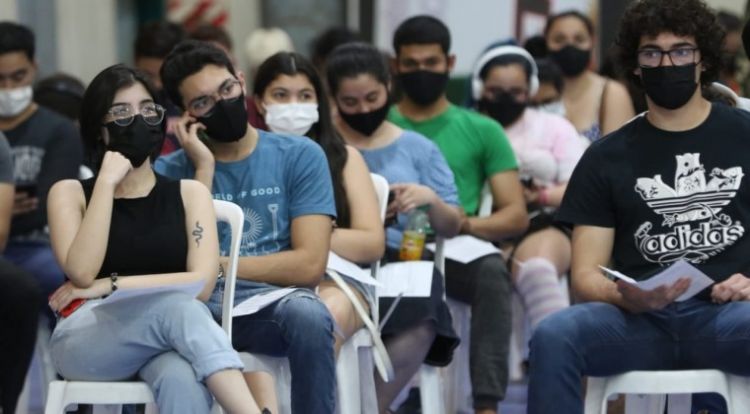 En semana de la juventud, aplican primeras dosis a los de 18 y 19 años
