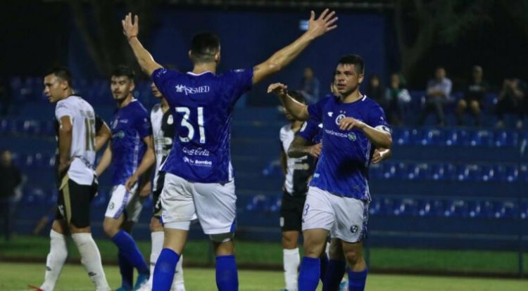 Sol se sostiene con 10 jugadores y triunfa ante Tacuary