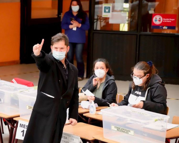 Primera vuelta en Chile: Auge de la ultraderecha y un candidato "fantasma"