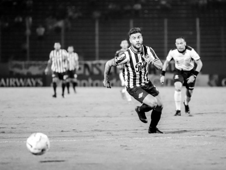Libertad ganó a Caracas y encabeza la zona H de la Copa Libertadores