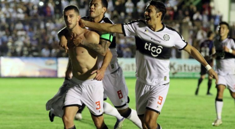 Olimpia sonríe en el debut de Julio Cáceres