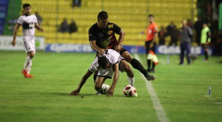 Colón, experto en eliminar a los grandes desde los doce pasos