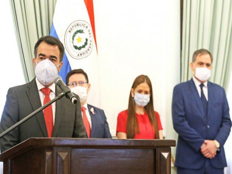 Hacienda: Con el desafío de contener el déficit y la deuda, asume Llamosas