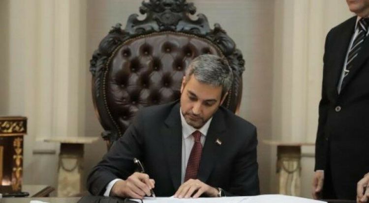 Abdo promulga hoy ley que subsidia el combustible a Petropar