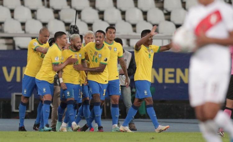 Un Brasil imparable ofrece recital de goles ante Perú
