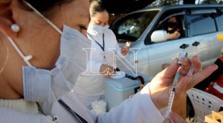 Franja de 18 en adelante y embarazadas reciben primera dosis contra el Covid-19