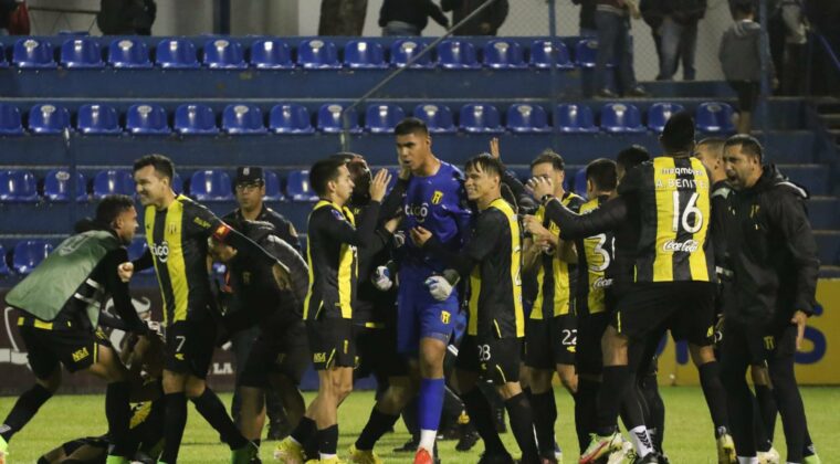 Guaraní elimina por penales a Libertad y avanza a semifinales