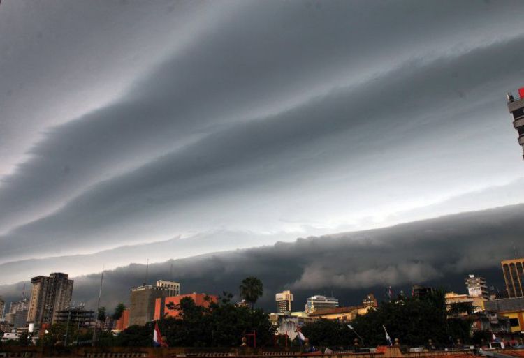 Tormentas eléctricas y marcado descenso de la temperatura para este martes
