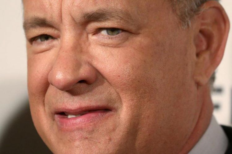 "¡No sea cobarde!": Tom Hanks compara la pandemia con la guerra