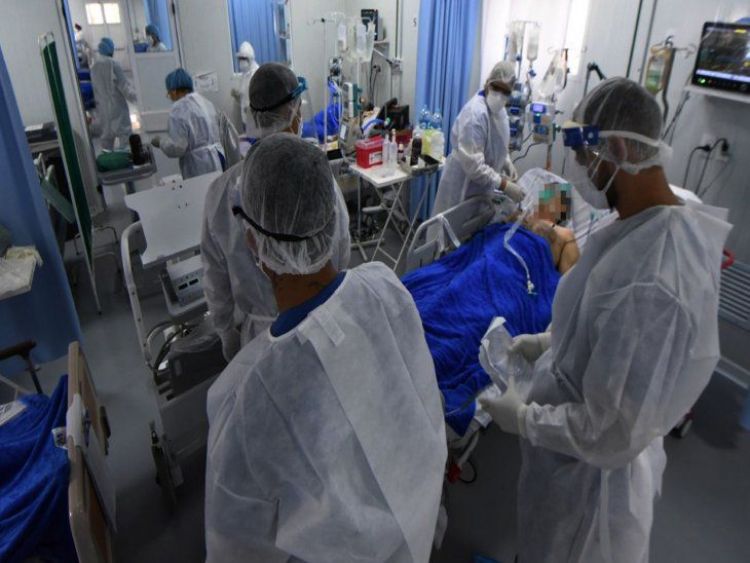 Casi 5.000 trabajadores de blanco infectados por Covid-19